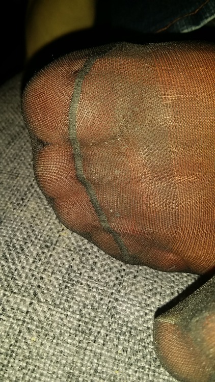 sniffboy:My wifes sweaty nylon feet