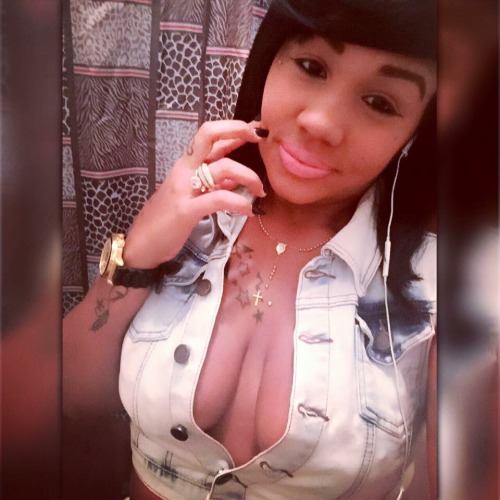 lasyalesprfull: Esta buena Pero tiene Cara q Las tetas le Guindan Pero Yo se lo meto