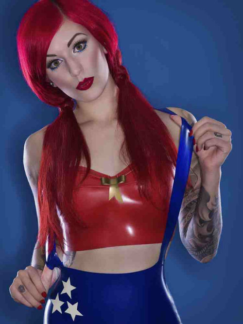 pelennanor:  Rubber Latex Wonder Woman Inspired Two Piece Outfithttp://www.etsy.com/uk/listing/82820622/rubber-latex-wonder-woman-inspired-two 