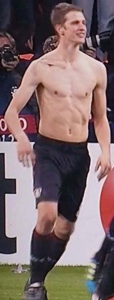 sexy-soccer-2013:  Lars Bender shirtless