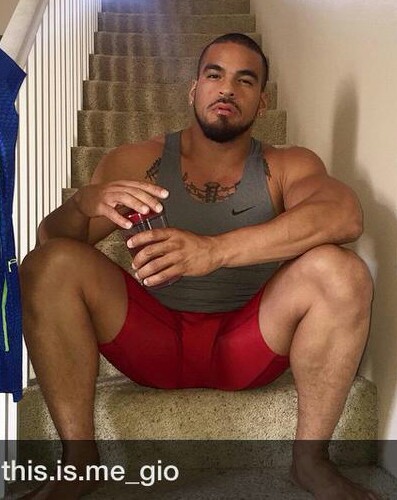 mascrawfreak:  This sexy nigga got dick &amp; azz AND he a Rican!  😍😍😍