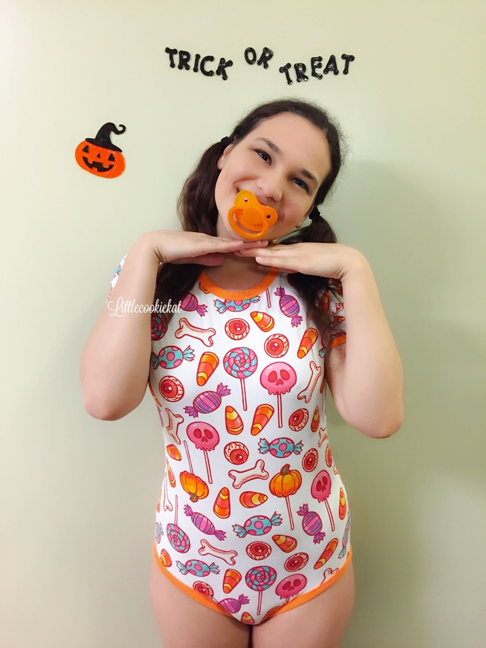 littlecookiekat:  The scary, the spooky, and the sweet 🦇👻🎃 🌙🕸Happy