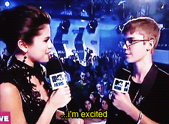 shawnrmendes:  those jelena moments that makes me wanna kill myself: When Justin kissed Selena at the end of the interview in the VMA's 2011. 