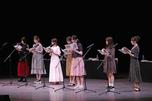 himanji:・左上から、金元寿子さん、佐倉綾音さん、三澤紗千香さん、加藤英美里さん下段左から、伊藤美来さん、前島亜美さん、豊田萌絵さん 