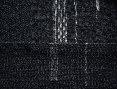 thtewear: 服地のサンプル織り。色や柄は本気出してないから無視するとして伸縮性がありながらもしっかりとした生地に仕上がっており最初の試作にしてはまずまずの出来だと思う。そしてこんな色と質感の既