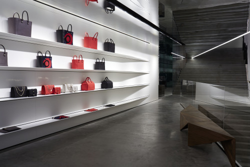 Victoria Beckham ouvre sa première boutique à Londres, enfin ! fashions-addict.