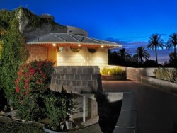 ohthethingsillsee:  The David S. Wright Home (Arcadia, Arizona)  It&rsquo;s like looking at truth. A whole true building. I think I&rsquo;d have liked to sit on the porch with FLW.