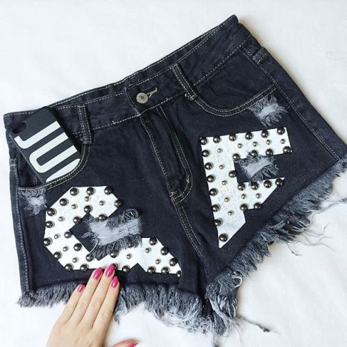 zafulfashion: Cute  ZAFUL Rivet Design Frayed Denim Shorts! @zafulfashion