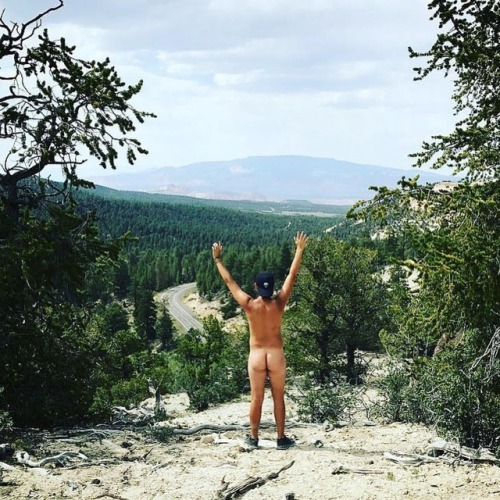 Hands up if your are off on a #getyournudeon escapade. From @coltygallegos ・・・ Naturally Free #free 