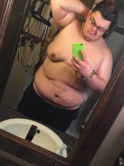 dismissedartist:  God I’m such a selfie whore, but you know what, I’m comfortable with my body! Don’t like it, move along!