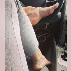 mikesfeetyours:  #soles and #arches from @nohemynohemy 