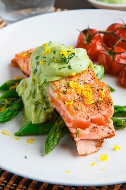 nom-food:  Seared salmon in dill avodaise (avocado hollandaise) sauce