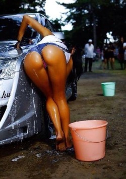 wildandsexystuff:  She could wash my car