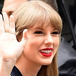 Taylor Swift By Paparazzi