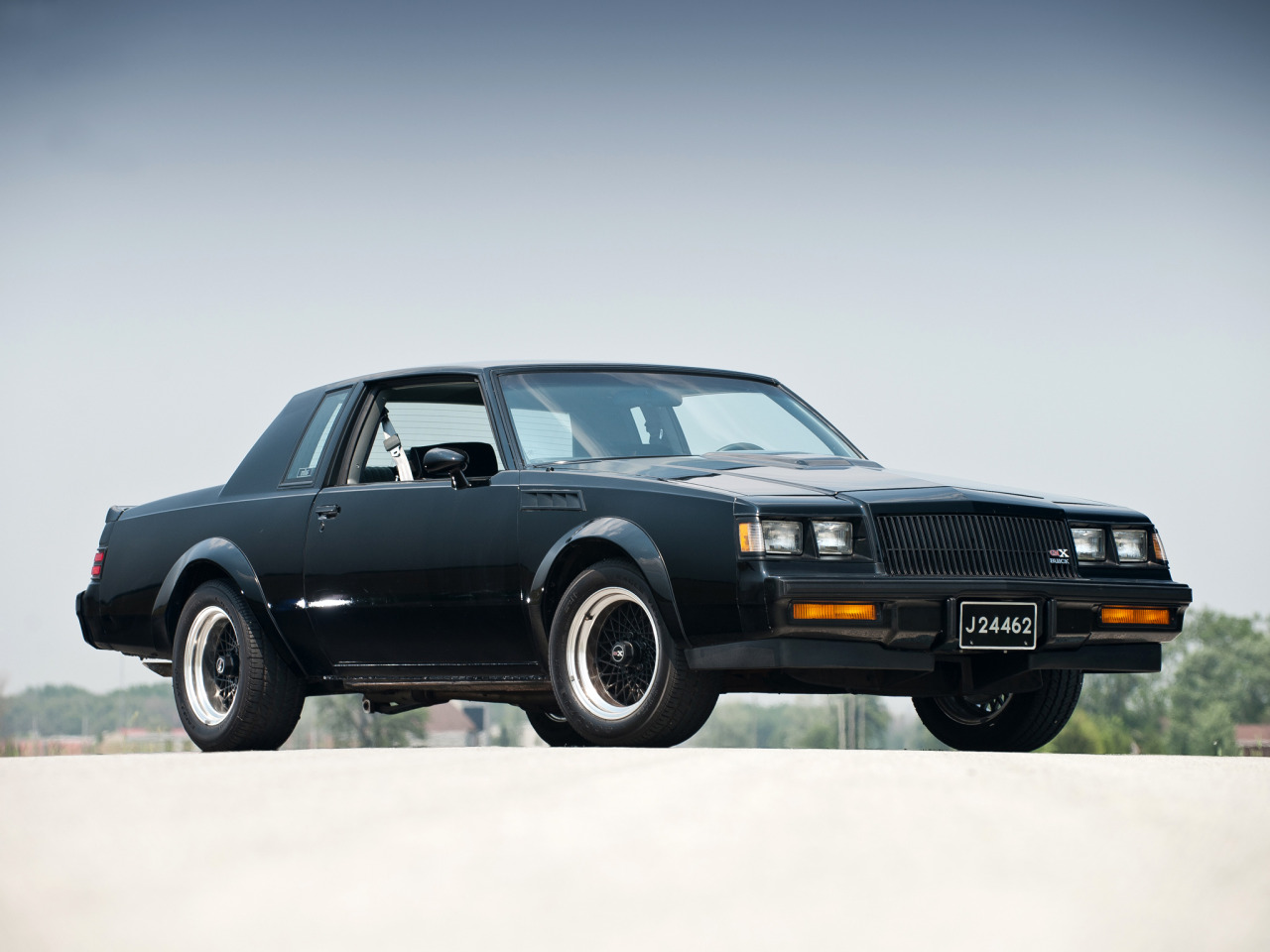 definemotorsports:  This car is like one of those gym addict beasts that think they’re