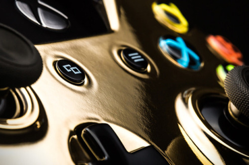 blazepress:  24-Karat Gold Xbox One and Playstation 4 Controllers