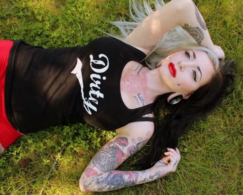 ilymorgannn:  Getting dirty in the grass adult photos