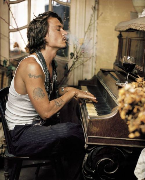 imustnotfearfearisthemindkiller:  Johnny Depp at the Madame Simon Residence, France sometime in 2003