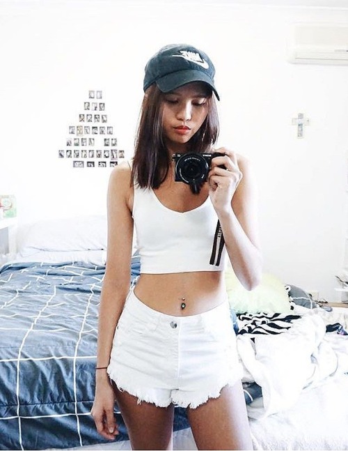 sgmirrorselfie:anyone has her ig?