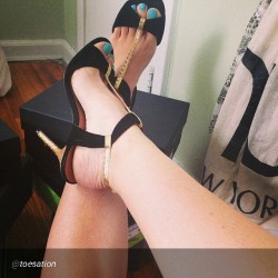 tootoes:  By @toesation “So many shoes