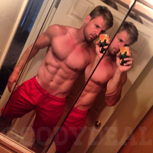 livinglifewithderek:  http://tinyurl.com/mmog9m9  THE Cody Deal