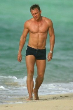 wet-men:  Daniel Craig