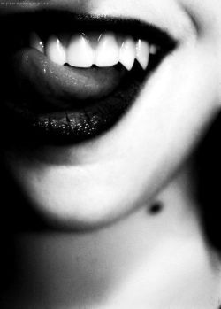 imanifique:  Vampire | via Tumblr sur We