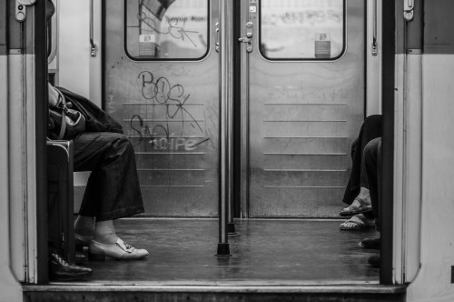 kevinrauzyphotographie:  .metro.                                              click on the picture to see more 