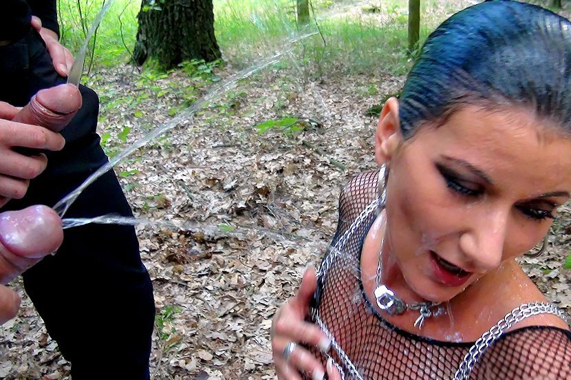 sonoungrandissimoporco:  nicol-vollgespritzt:  Was man so alles beim Spaziergang