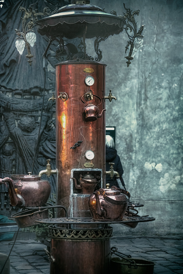 steampunktendencies:  Montmartre, Paris, France  Photographer : @thepictorialist