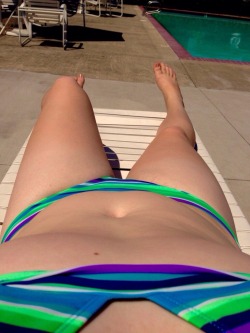 mishamalice:  Poolside and loving my day