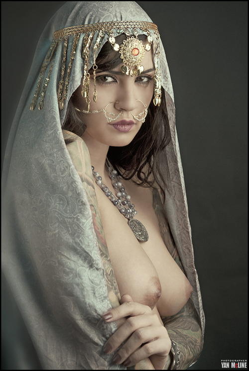 nlscentofawoman:  Oriental beauty…