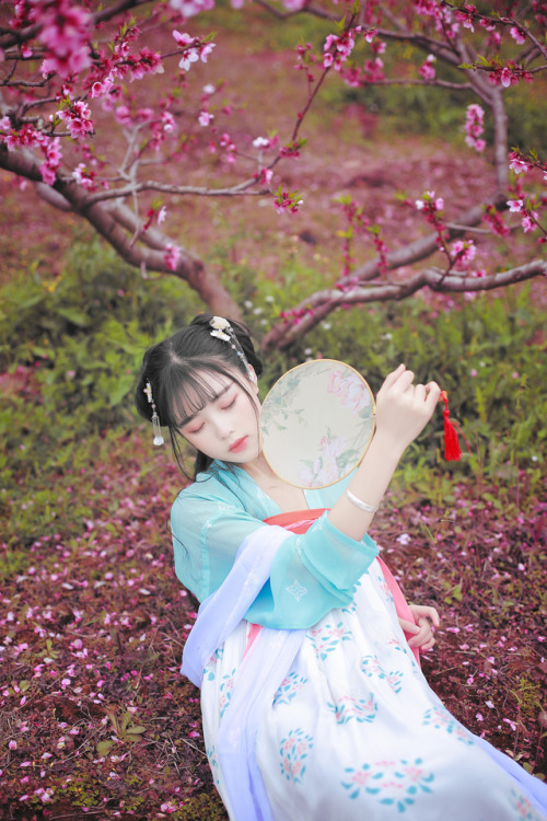 hanfu for huazhao festival (birthday of all flowers celebrated on the 12th February of lunar calenda