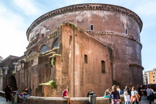 romebyzantium:The backside of ancient #Pantheon in Rome. The Pantheon is noteworthy, among all survi