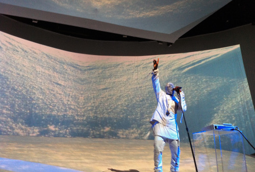 KanYe West performs “Runaway” at the Hammersmith Apollo (24/02/12)
