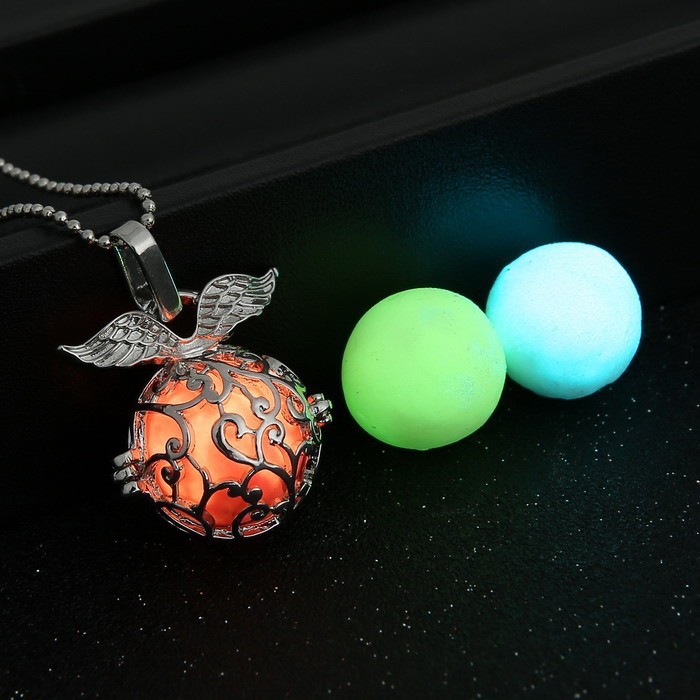 psych2go:  creepitreal666:  fairyoracle:  Glowing Luminous Beads Necklace:  001 //