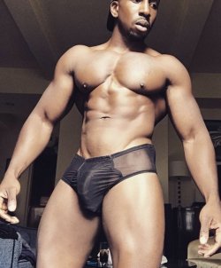 blackmenwearpanties:  versastlye:👌🏾😍👍🏾