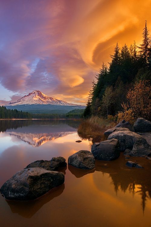 crescentmoon06:  Mt.Hood by John Qu 