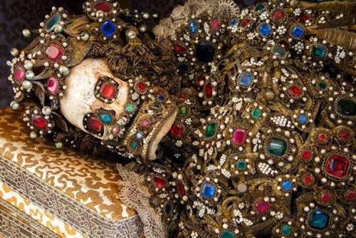 thebvnnycvlt:Bejeweled Relics of Christian Martyrs and Saints