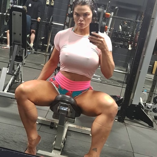 Her gallery : https://www.goddesslust.com/2019/05/paula-vico-muscular-legs-quads-calves.html