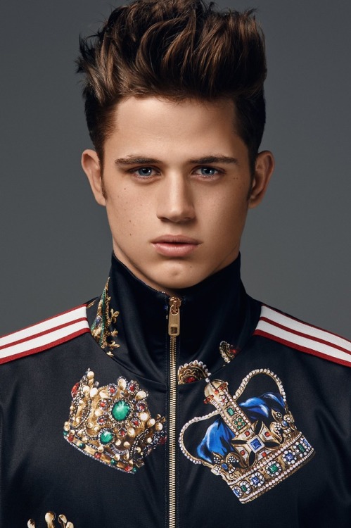billionairesociety:  siroyagihkd:Hunter Thompson by Blake Ballard  Trophy boys should look extra adorable on Valentine’s Day 