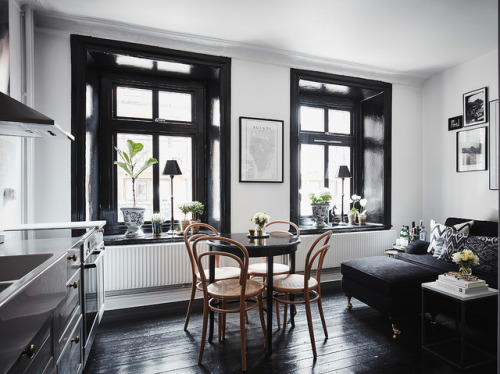 A Single Apartment With Lots Of Contrast | Goteborg, SwedenLayout:(Source: entrancemakleri.se, Photo