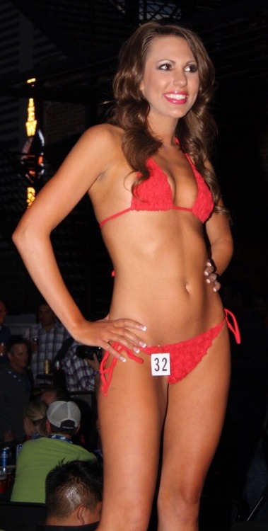 We Love Hooters Girls!!!
