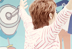yeowls:  sungyeol failing at pushing woohyun into the water and succeeding with sungjong. 