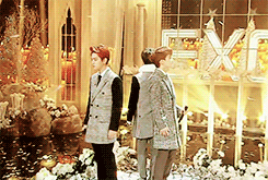 baeqn:  exo’s gorgeous stage at inkigayo (the ice sculpture omfg) 