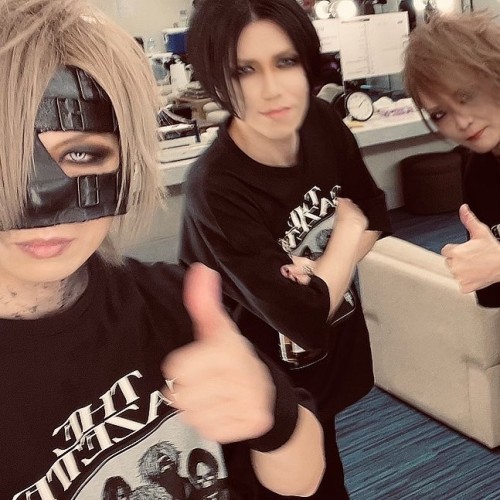 (220319) Ruki’s Instagram 2022. 3.10 Shimote and drums Nice pic, right?‍ #thegazette#20220