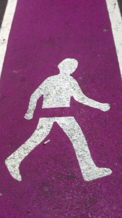 lindsaylohac:I saw a walk way especially designated to eridan in the carpark outside comic con