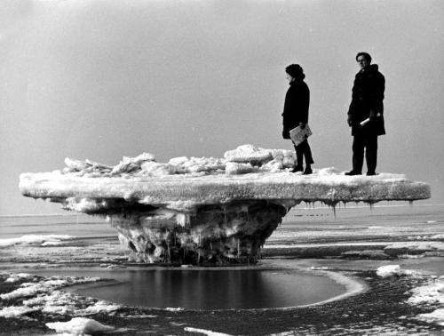 epsteinian:Ice-table: ebb-tide at the beach of Rockanje, the Netherlands, in the severe winter of 19