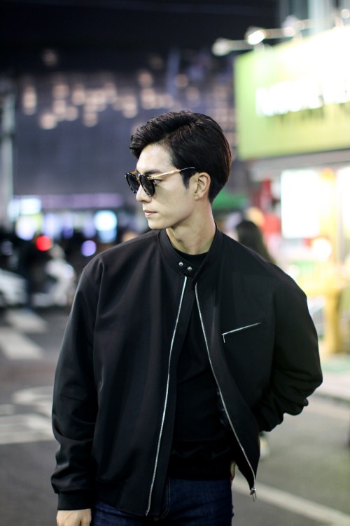 koreanmodel:    Street style: Lee Ho Yeon shot by Ahn Hong Je at Seoul Fashion Week Spring 2016   