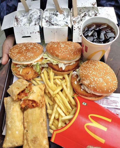 foodmyheart:The Classic Indian McDonalds with McPaneer, Pizza McPuff and Oreo McFlurry with Fries an